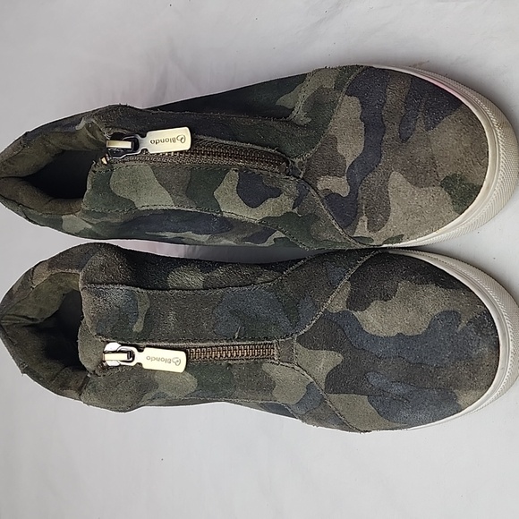 Blondo Glenda Waterproof Camouflage Suede Sneaker Size 8M - Picture 2 of 7